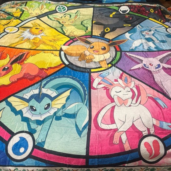 NWT Pokemon Eeveelutions Fleece Throw Blanket 50x40 Pikachu Eevee Anime - Picture 2 of 3